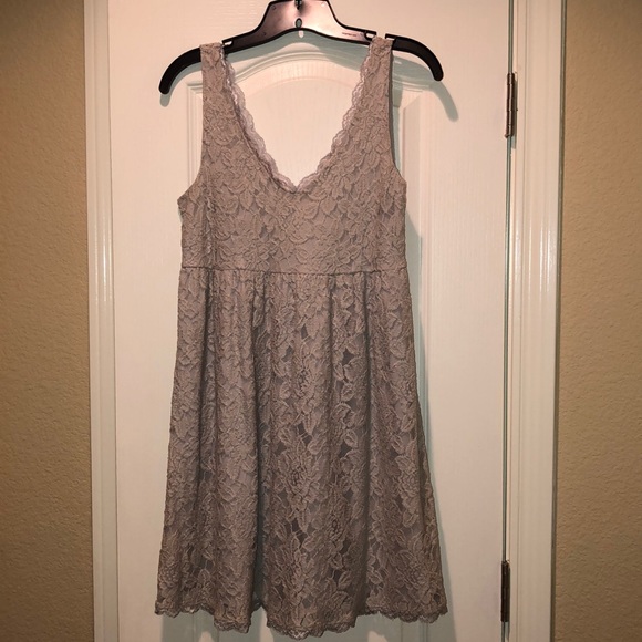 Jennifer Lopez Gray Lace Dress. Sz 8 - Picture 4 of 6
